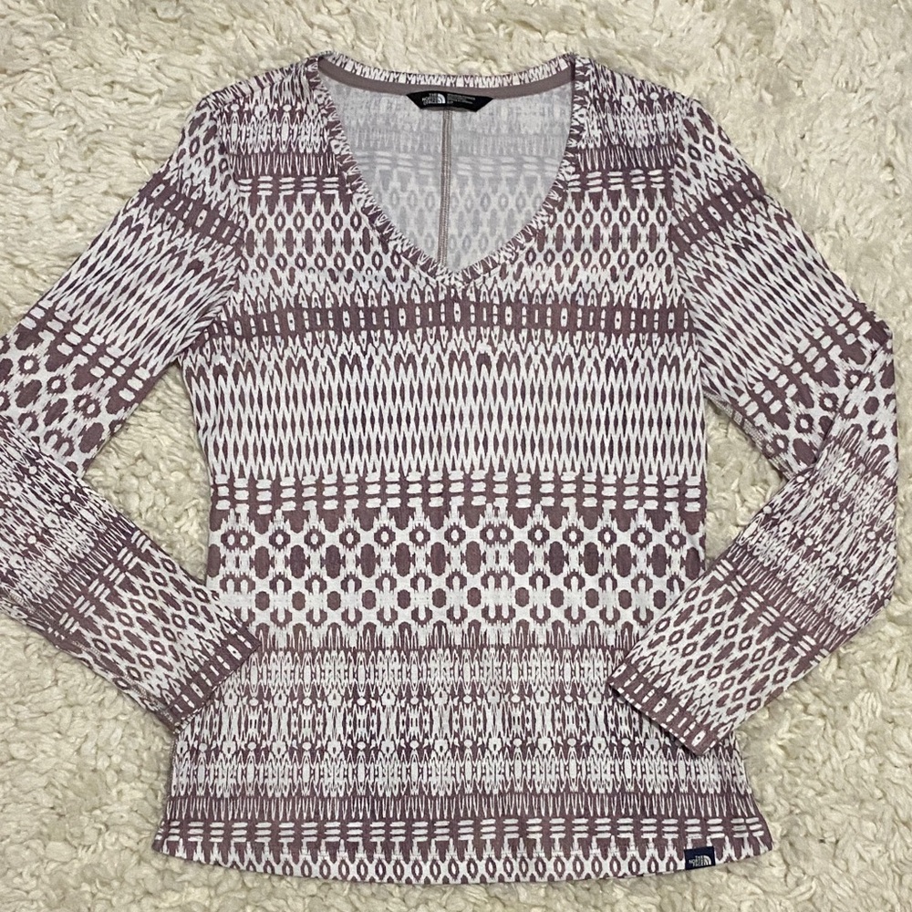 NWOT  THE NORTHFACE Womens size sm v neck soft and cozy Aztec patterned blouse